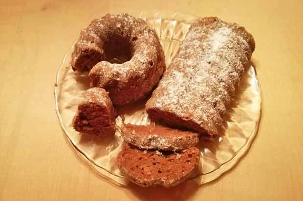 Eiwei&szlig;-Schokokuchen mit Rumkirschen