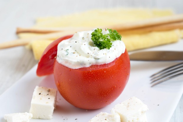 Tomaten mit Feta gefüllt - Rezept