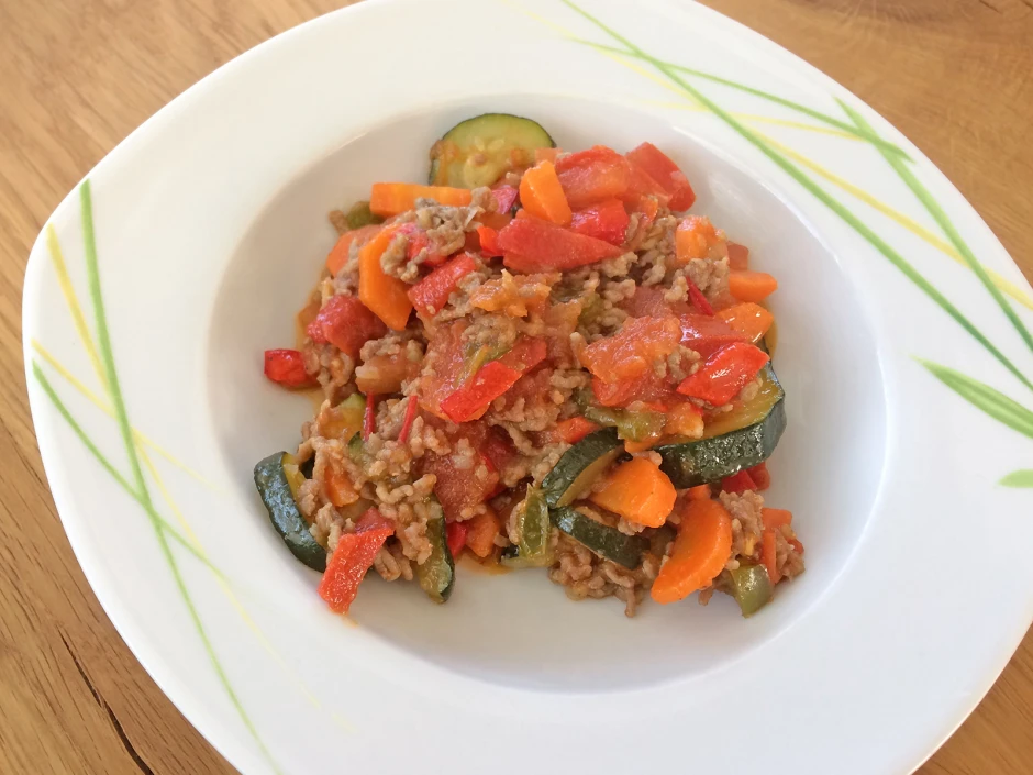 Wok mit Faschiertem und Gemüse