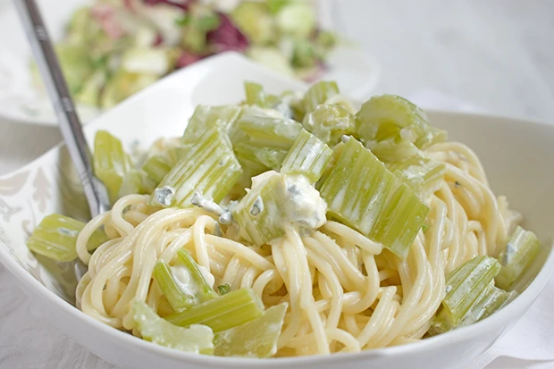 Pasta mit Gorgonzola und Stangensellerie