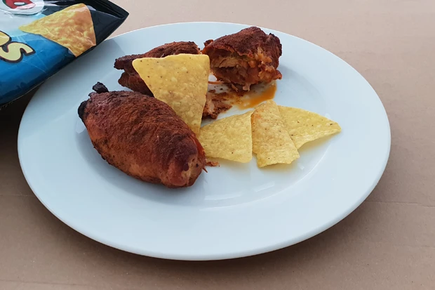 Gef&uuml;llte Schweinsroulade mit Tortilla Chips