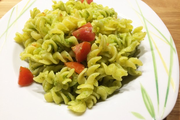 Pesto-Pasta mit Tortilla Chips