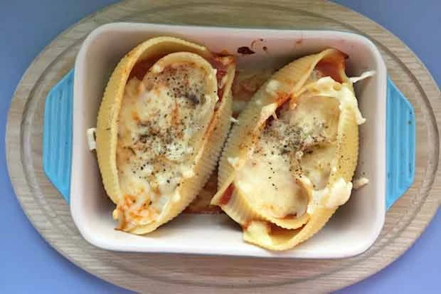 &Uuml;berbackene Cacavelle mit Tomatensauce
