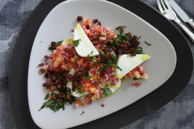 Gemüsesalat mit Schaffrischkäse