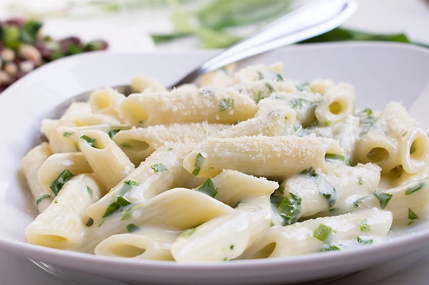 Penne in Käse-Bärlauchsauce