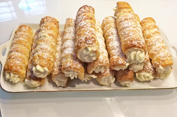 Schaumrollen mit Vanillecreme