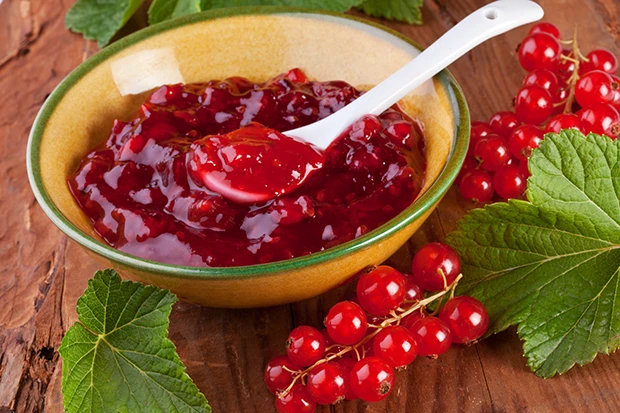 Johannisbeermarmelade mit Schuss