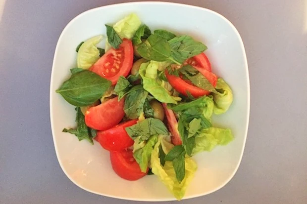 Tomaten-Basilikum-Salat