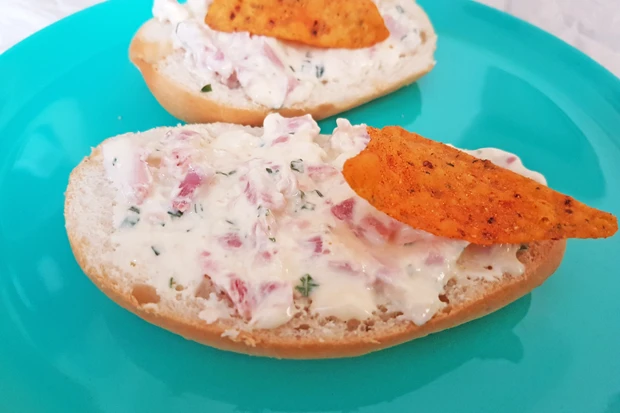Schinkenaufstrich mit Tortilla Chips