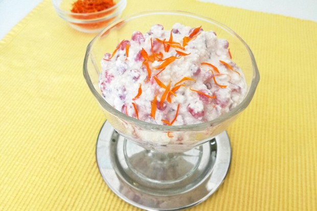 Brösel-Topfendessert mit Granatapfel