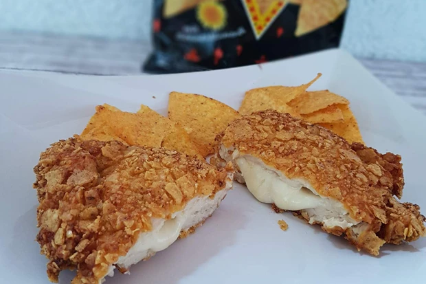 Gebackenes K&auml;se-H&auml;hnchen im Tortilla Chips Mantel