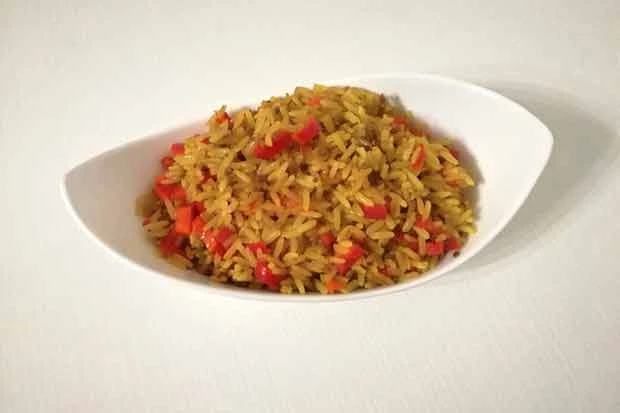 Gew&uuml;rzreis mit rotem Paprika