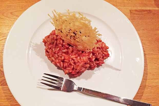 Tomatenrisotto mit Parmesantalern