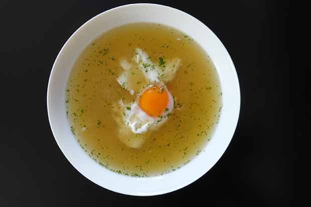 Bouillon mit Ei - Rezept