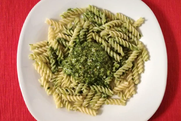 Dinkelnudel mit gr&uuml;nem Pesto