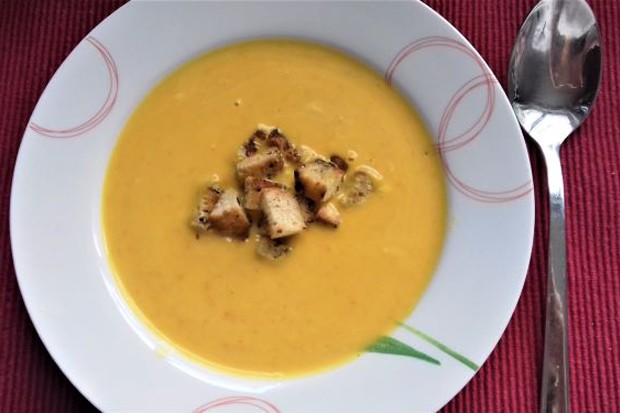 Kürbiscremesuppe mit Croutons