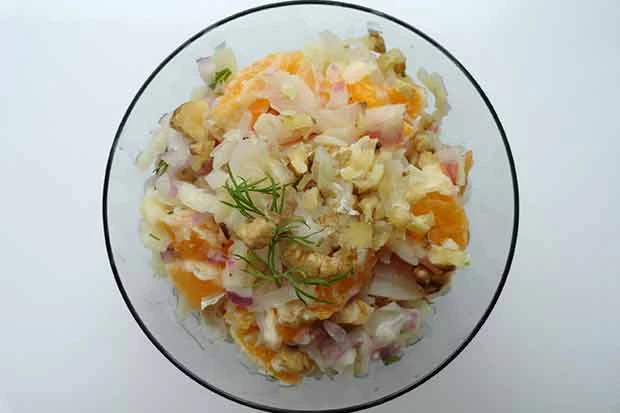 Braunschweiger Weißkraut mit Mandarinen und Nüssen