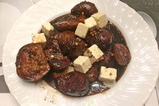 Warme Feigen mit Schafkäse