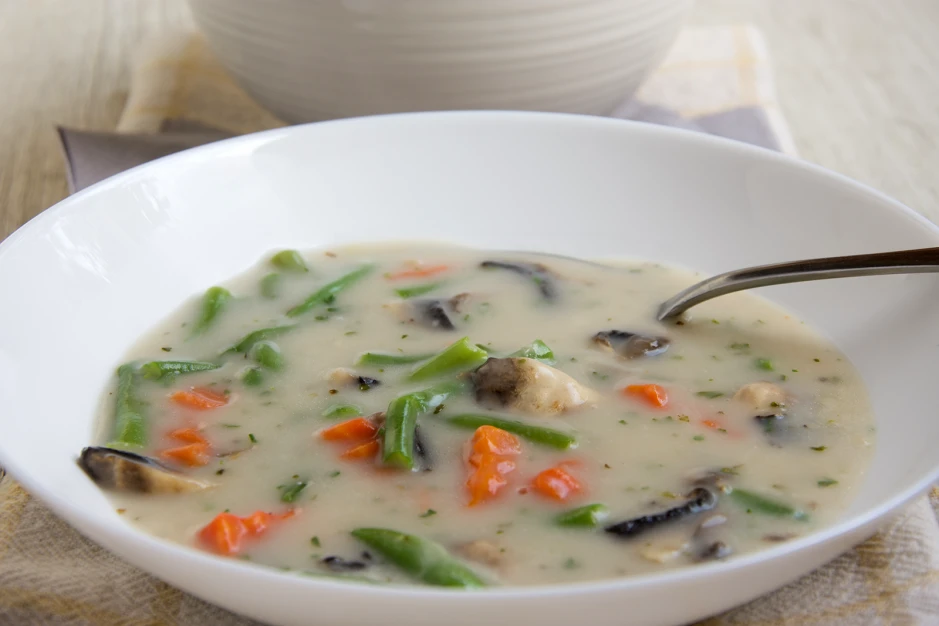 Gem&uuml;sesuppe mit Pilzen