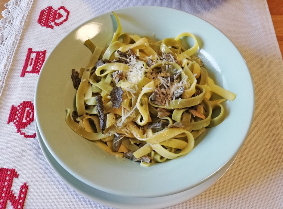Bandnudeln mit Salbeibutter