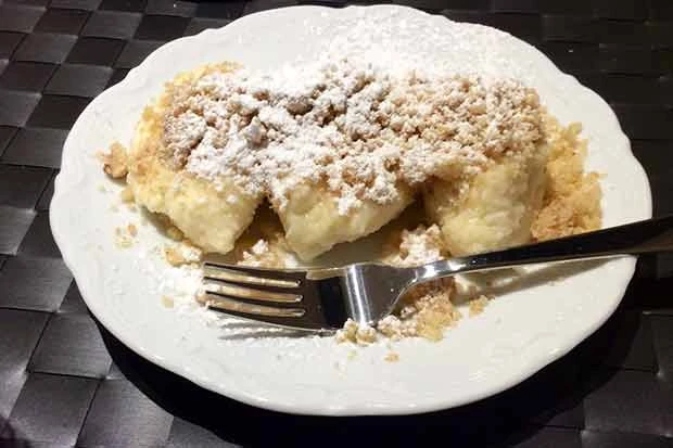 S&uuml;&szlig;e Topfennockerln mit Br&ouml;seln