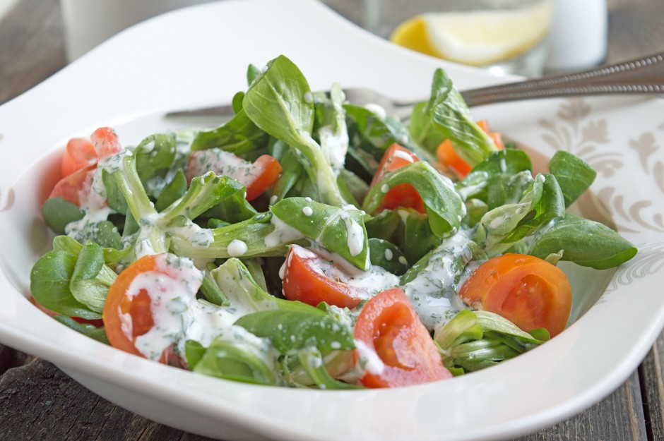 Vogerlsalat mit Topfendressing