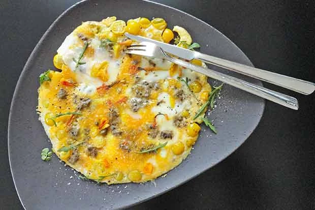 Eieromelette mit Pilzen und Kirschparadeisern