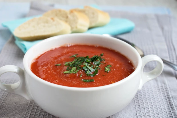 Tomatensuppe mit Jungzwiebel