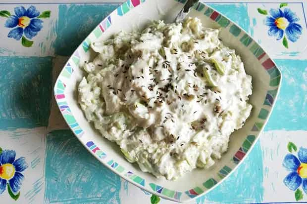 Chinakohlsalat mit Porree und Apfel