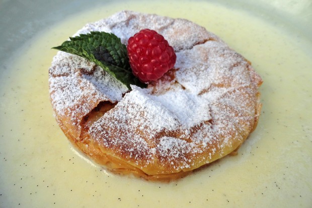 Strudeltörtchen in Vanillesauce
