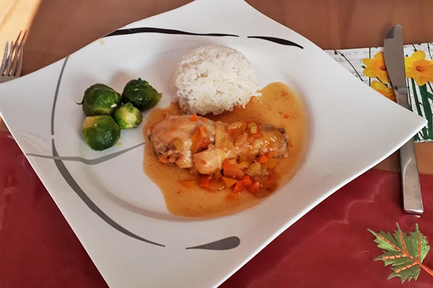 H&uuml;hnerkeulen in Wurzelgem&uuml;se