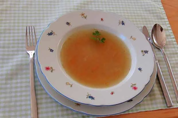 Grie&szlig;suppe mit Karotten