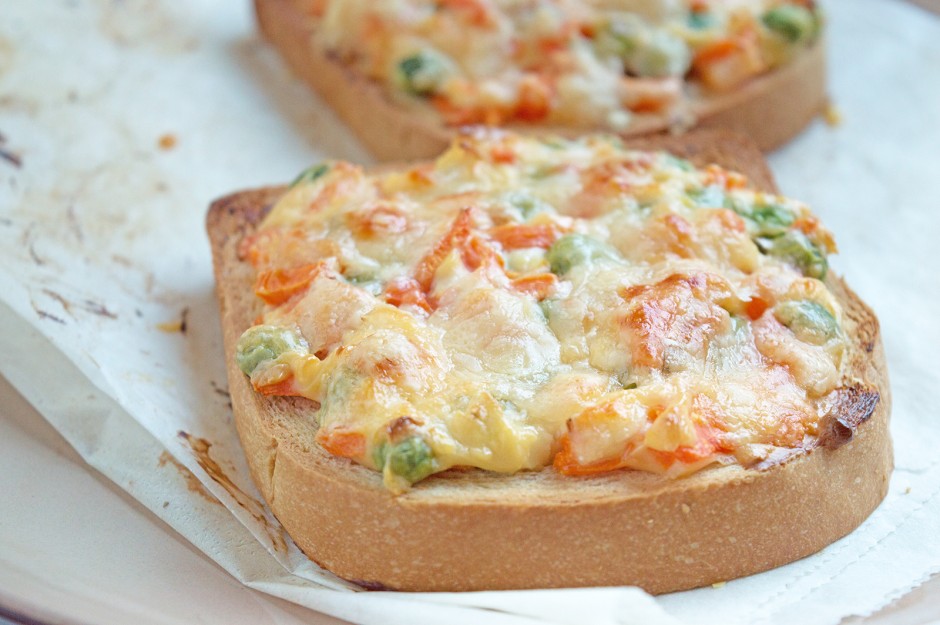 Vegetarischer Toast aus dem Backofen