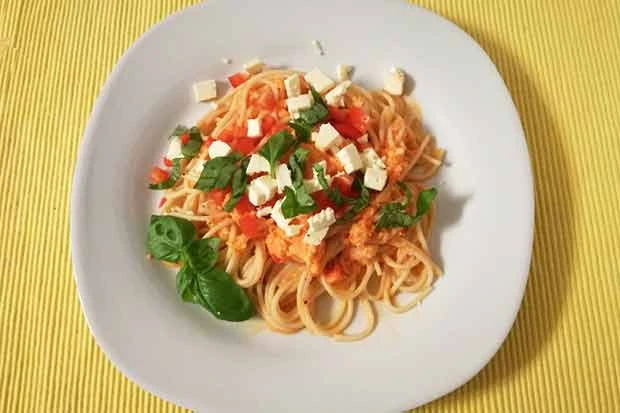 Spaghetti mit Gemüse-Käse-Sauce
