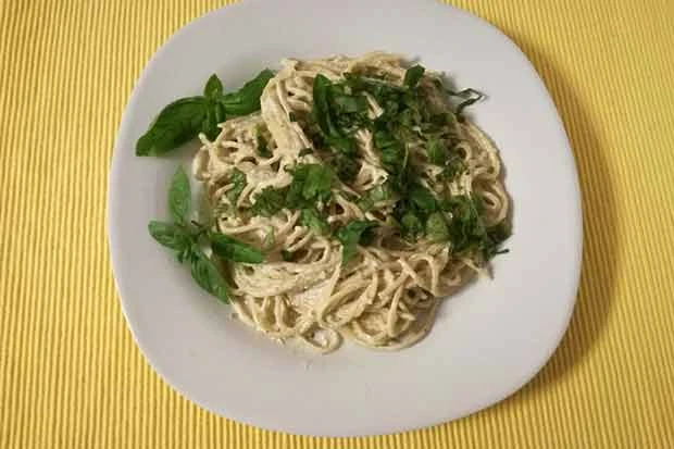 Dinkelspaghetti mit Pesto