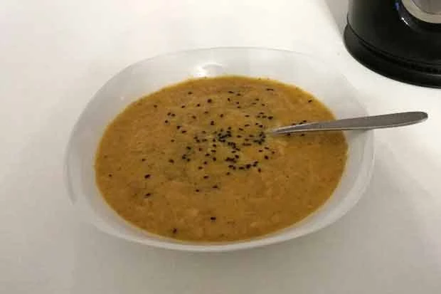 Schnelle Pastinaken-S&uuml;&szlig;kartoffelsuppe
