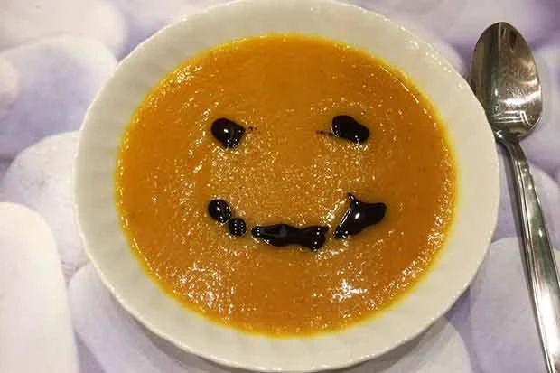 K&uuml;rbiscreme-Suppe mit Kern&ouml;l