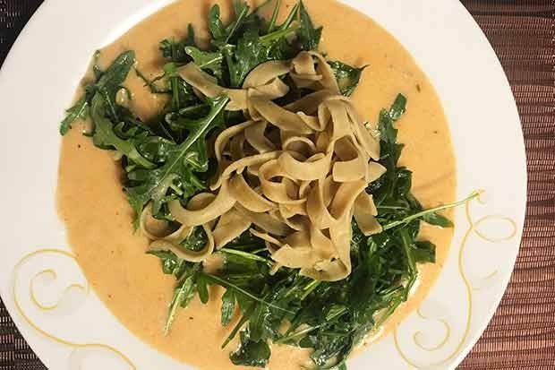 Kürbiskernnudeln in Rahmsauce