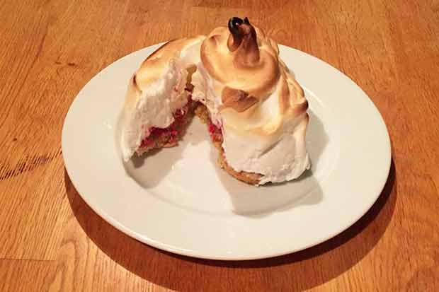 Eiscreme mit Schneehaube aus dem Ofen - Glace Au Four