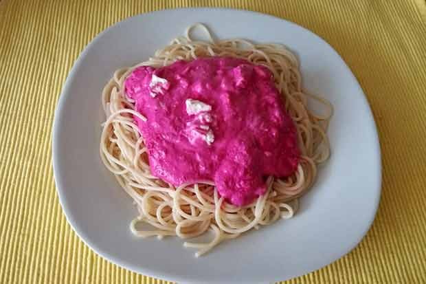 Dinkelspaghetti mit roter Sauce