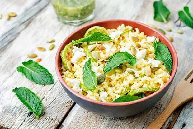 Zucchini-Hirse-Gericht