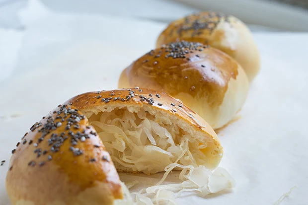Germlaibchen mit Sauerkraut