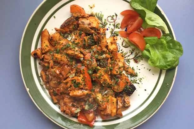 Halloumi in pikanter Kr&auml;utersauce