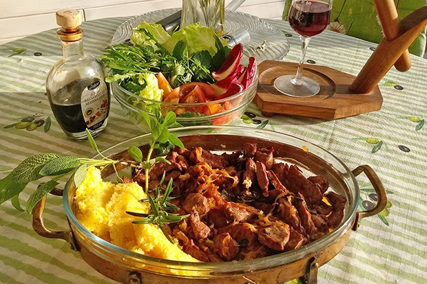 Venezianische Leber mit Polenta