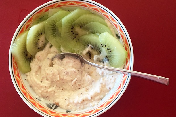 Haselnuss-Topfencreme mit Kokos und Kiwi