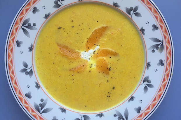 Karotten-Mais-Suppe mit Orangen