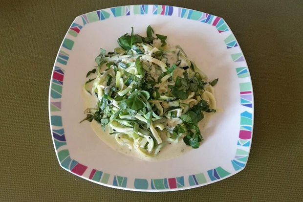 Zucchini-Spaghetti mit Frischk&auml;sesauce