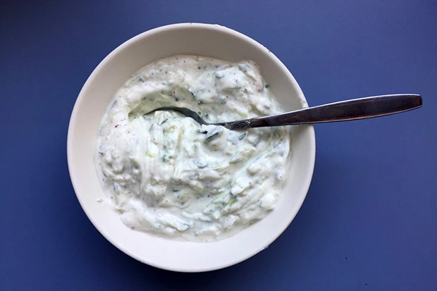 Gurken-Mandel-Dip mit Dill