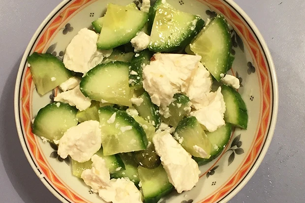 Schneller gr&uuml;ner Gurkensalat mit Feta