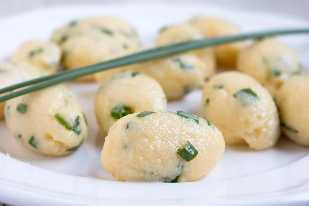 Grie&szlig;nockerl mit Schnittlauch